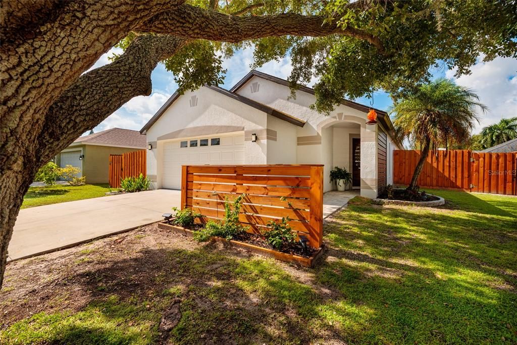 For Sale: $384,900 (3 beds, 2 baths, 1256 Square Feet)