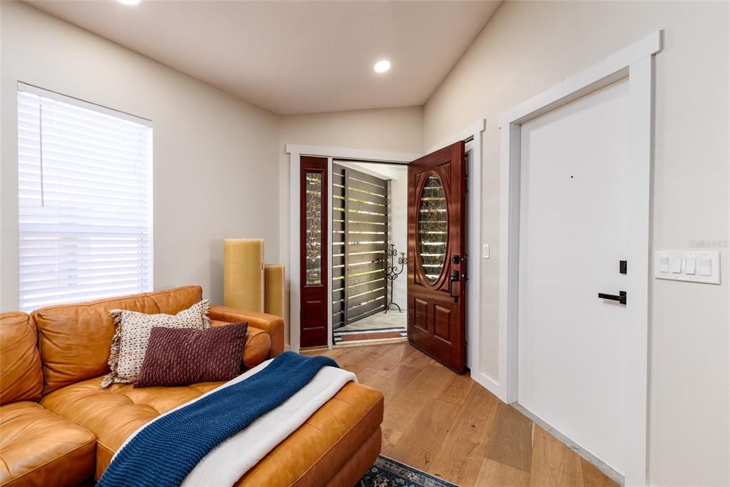 For Sale: $384,900 (3 beds, 2 baths, 1256 Square Feet)