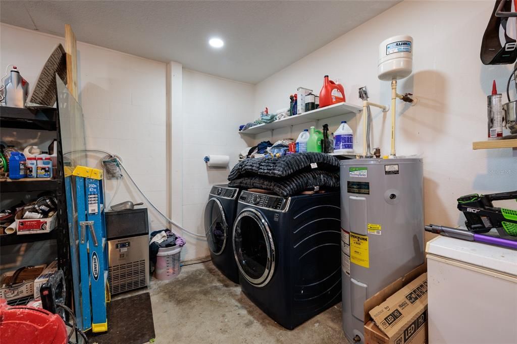 For Sale: $384,900 (3 beds, 2 baths, 1256 Square Feet)
