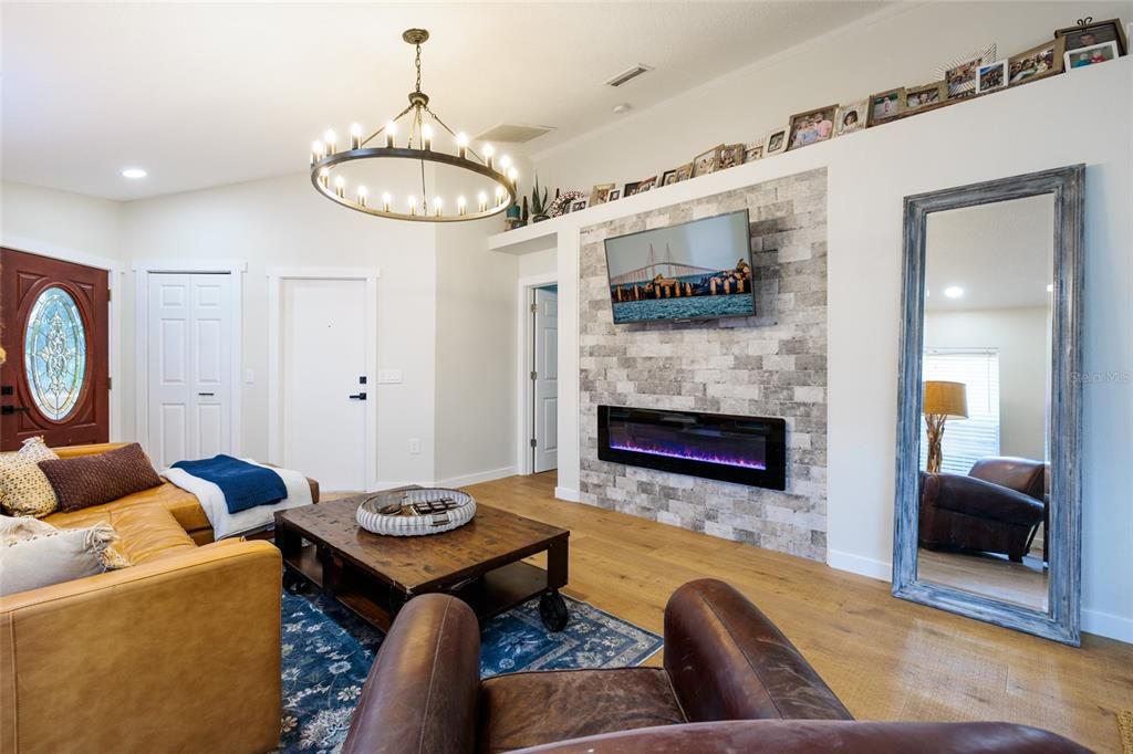 For Sale: $384,900 (3 beds, 2 baths, 1256 Square Feet)