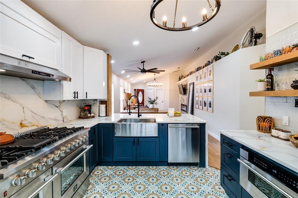 For Sale: $384,900 (3 beds, 2 baths, 1256 Square Feet)