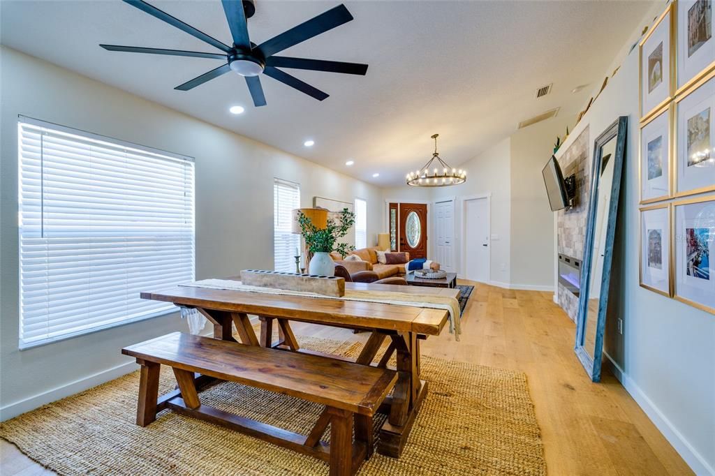 For Sale: $384,900 (3 beds, 2 baths, 1256 Square Feet)