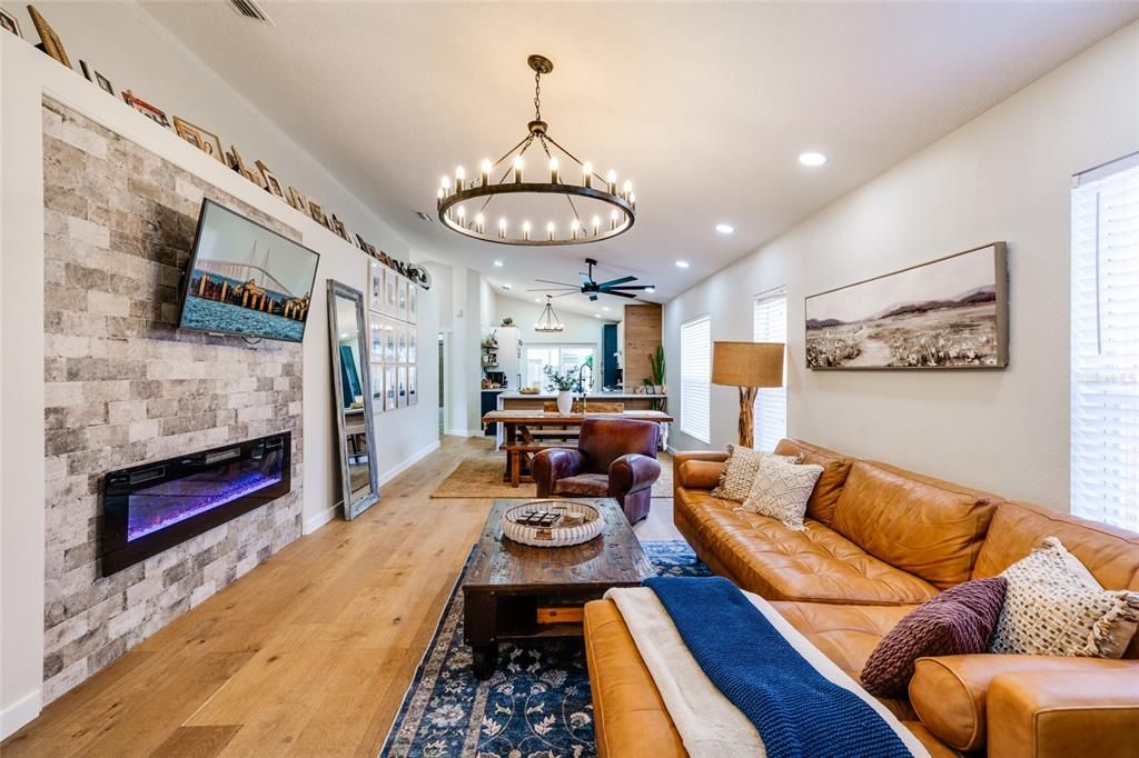 For Sale: $384,900 (3 beds, 2 baths, 1256 Square Feet)