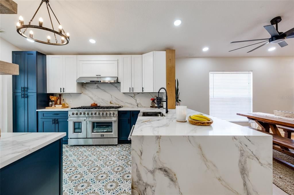 For Sale: $384,900 (3 beds, 2 baths, 1256 Square Feet)