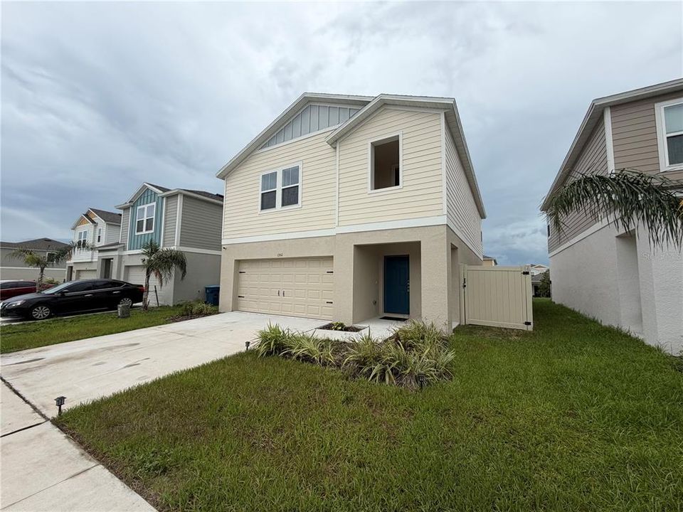 For Rent: $2,400 (4 beds, 2 baths, 2055 Square Feet)