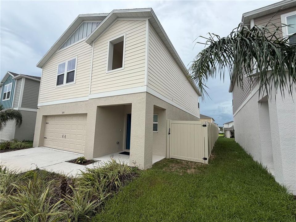 For Rent: $2,400 (4 beds, 2 baths, 2055 Square Feet)