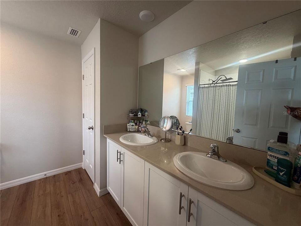 For Rent: $2,400 (4 beds, 2 baths, 2055 Square Feet)