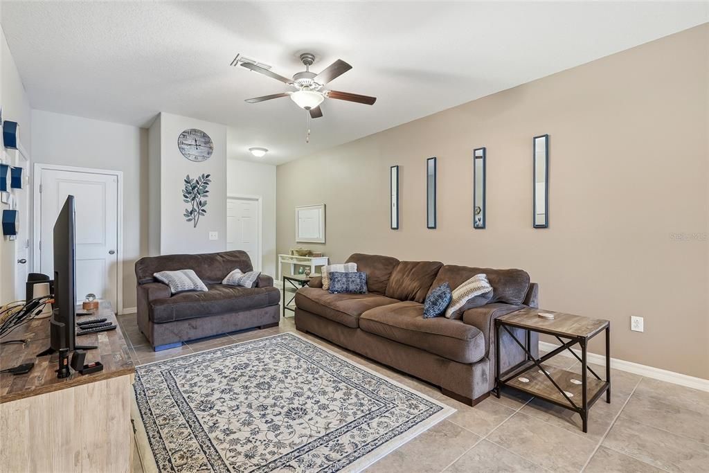 For Sale: $255,000 (3 beds, 2 baths, 1668 Square Feet)