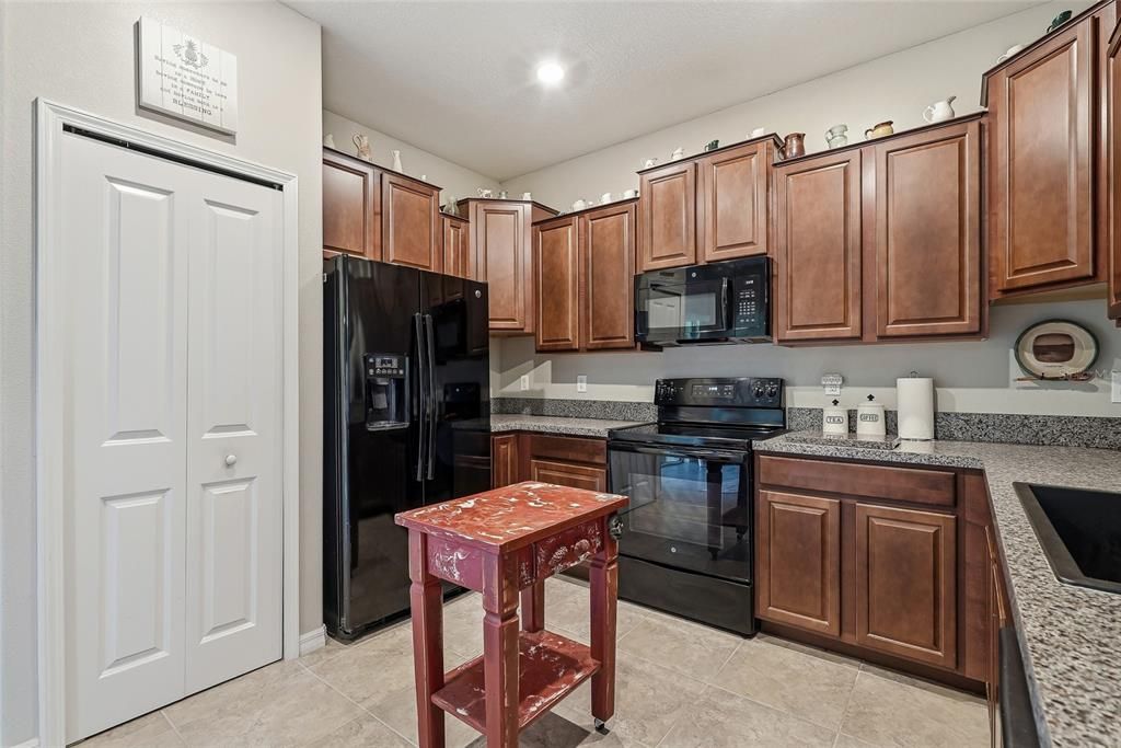 For Sale: $255,000 (3 beds, 2 baths, 1668 Square Feet)