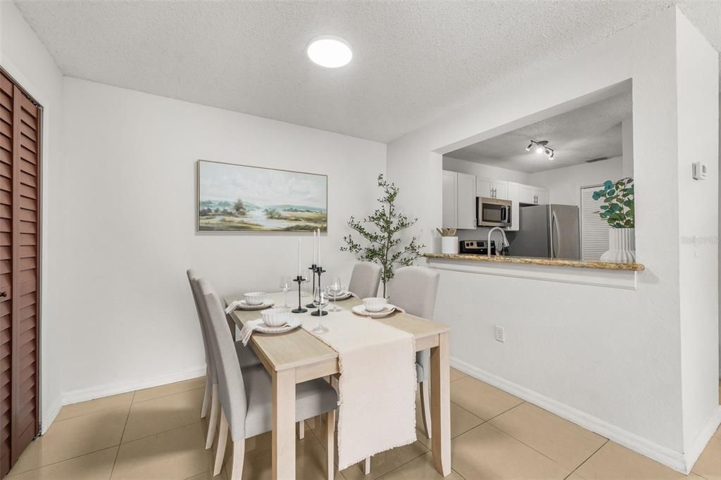 На продажу: $190,000 (3 спален, 3 ванн, 1198 Квадратных фут)