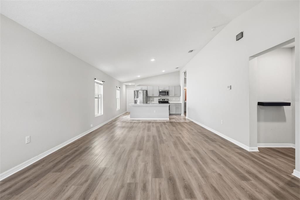 For Sale: $349,900 (3 beds, 2 baths, 1458 Square Feet)