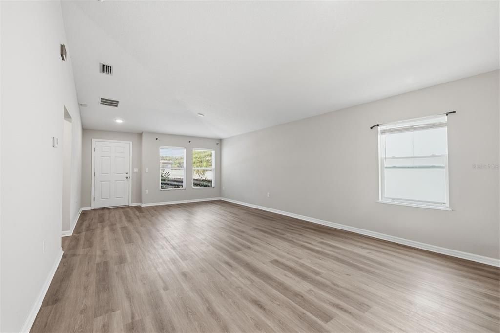 For Sale: $349,900 (3 beds, 2 baths, 1458 Square Feet)