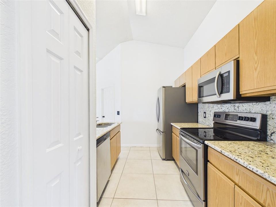 В аренду: $1,875 (3 спален, 2 ванн, 1257 Квадратных фут)