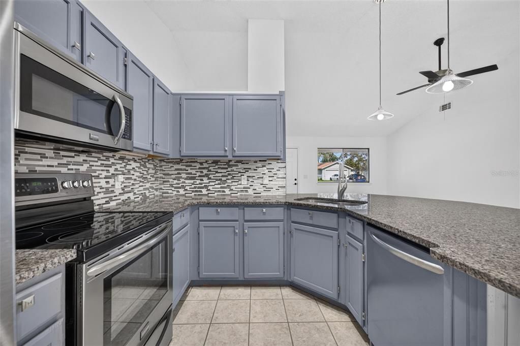 Activo con contrato: $249,900 (3 camas, 2 baños, 1379 Pies cuadrados)