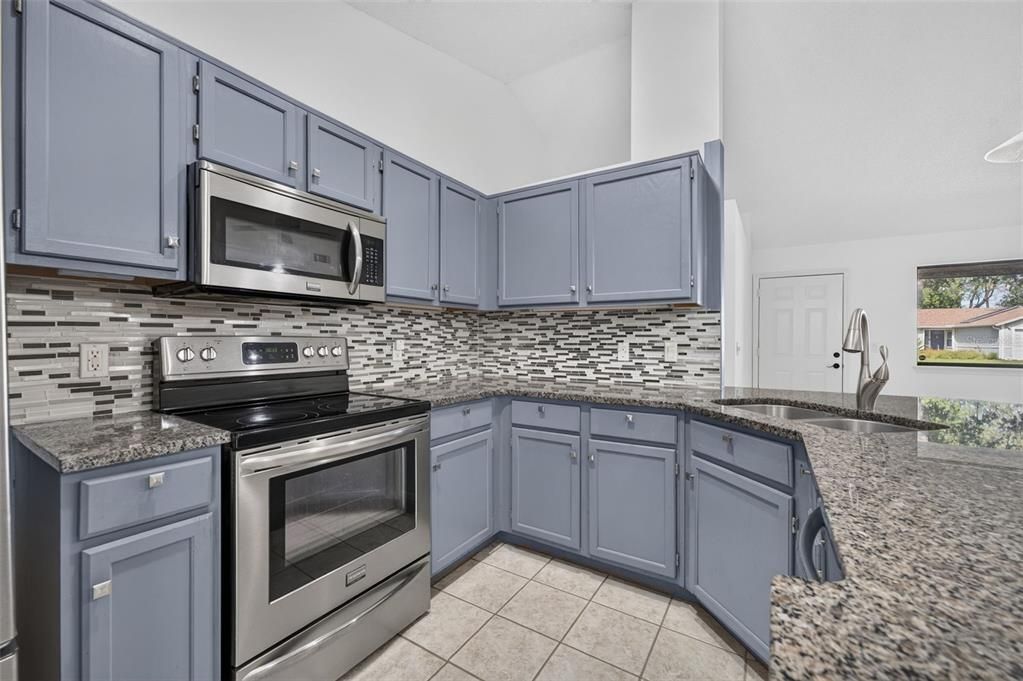 Activo con contrato: $249,900 (3 camas, 2 baños, 1379 Pies cuadrados)