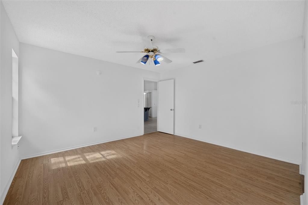 Activo con contrato: $249,900 (3 camas, 2 baños, 1379 Pies cuadrados)