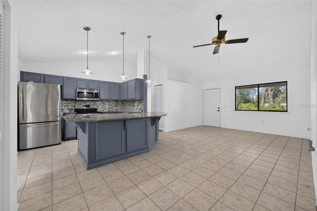 Activo con contrato: $249,900 (3 camas, 2 baños, 1379 Pies cuadrados)