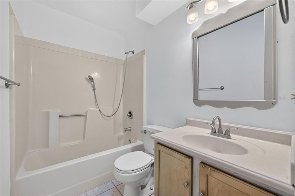 Activo con contrato: $249,900 (3 camas, 2 baños, 1379 Pies cuadrados)
