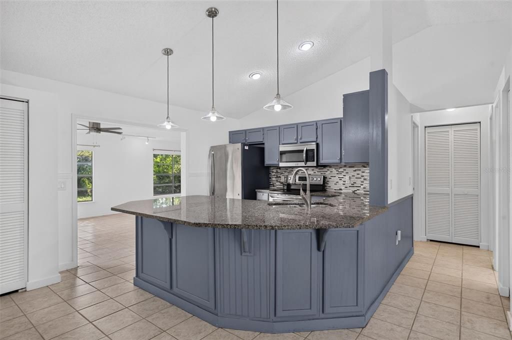 Activo con contrato: $249,900 (3 camas, 2 baños, 1379 Pies cuadrados)