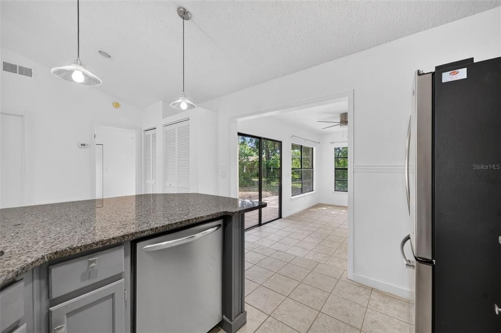 Activo con contrato: $249,900 (3 camas, 2 baños, 1379 Pies cuadrados)