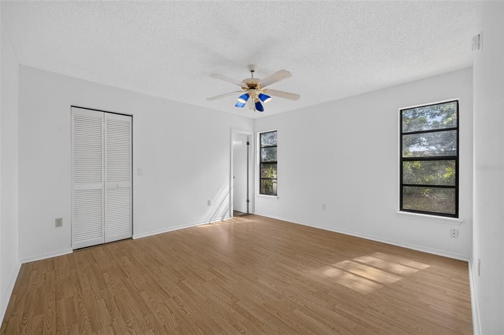 Activo con contrato: $249,900 (3 camas, 2 baños, 1379 Pies cuadrados)