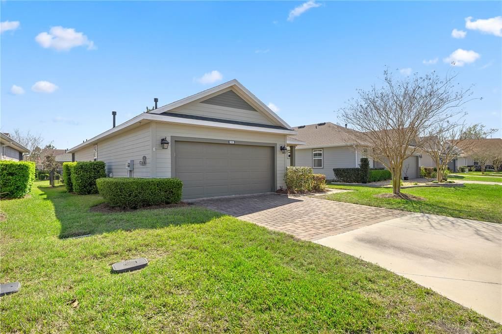 For Rent: $1,900 (3 beds, 2 baths, 1392 Square Feet)