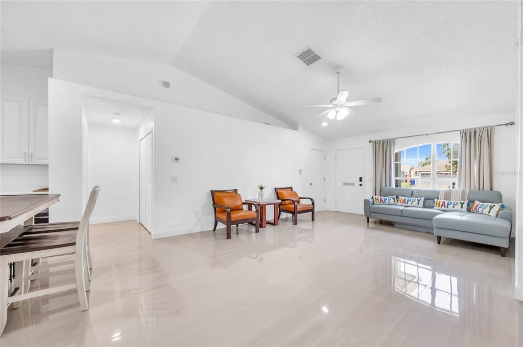 В аренду: $2,850 (3 спален, 4 ванн, 1435 Квадратных фут)