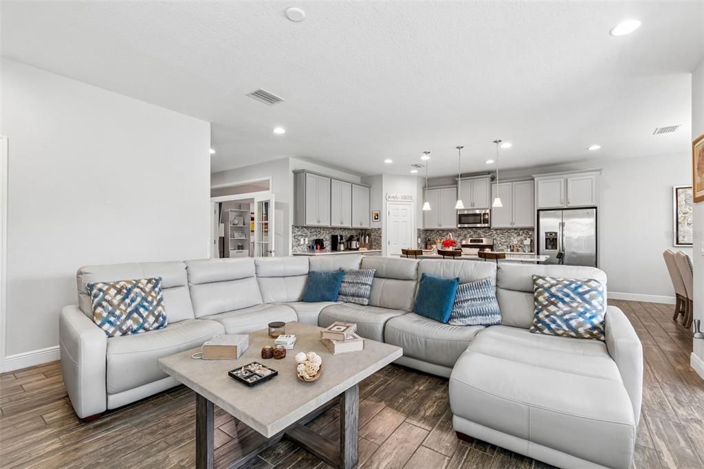 For Sale: $635,000 (4 beds, 3 baths, 2799 Square Feet)