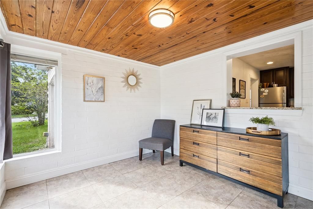 На продажу: $425,000 (3 спален, 1 ванн, 1325 Квадратных фут)
