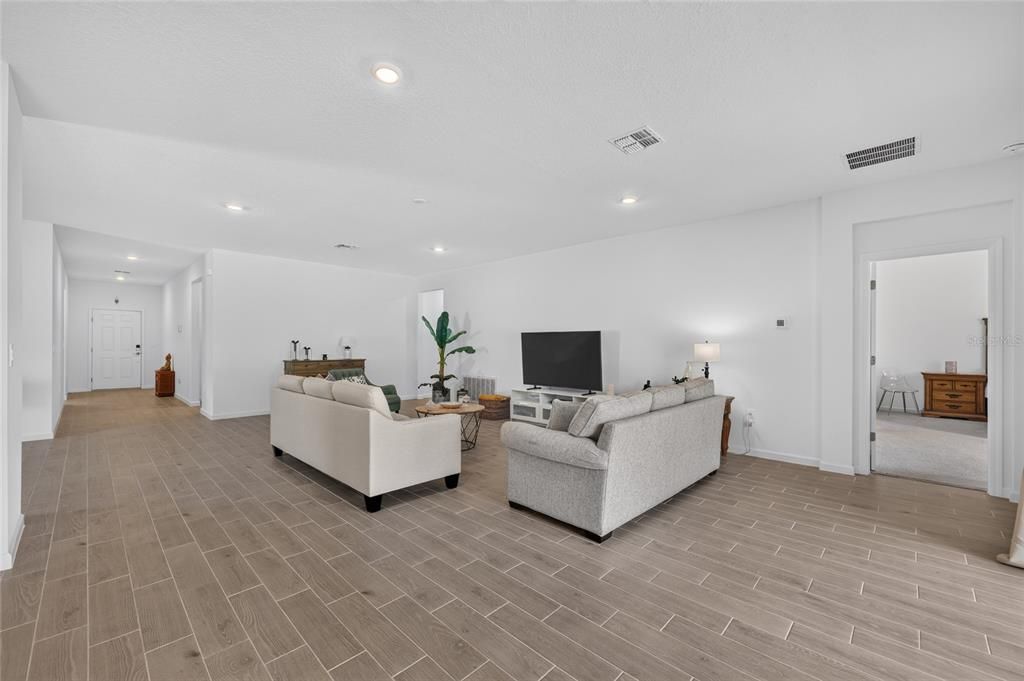 For Sale: $373,500 (4 beds, 3 baths, 2601 Square Feet)