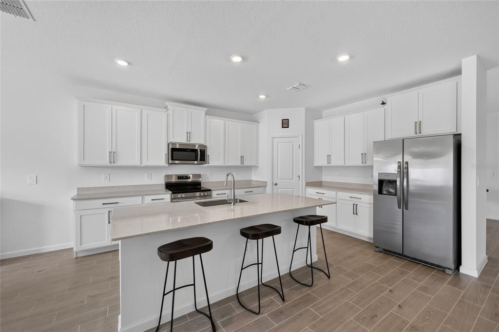 For Sale: $373,500 (4 beds, 3 baths, 2601 Square Feet)