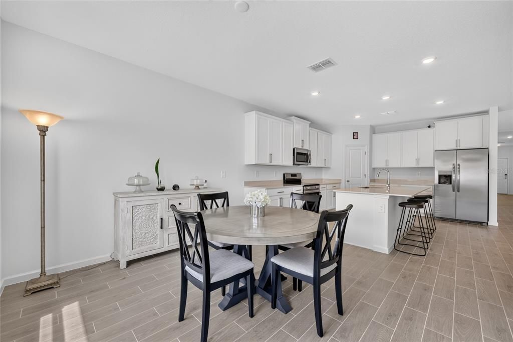 For Sale: $373,500 (4 beds, 3 baths, 2601 Square Feet)