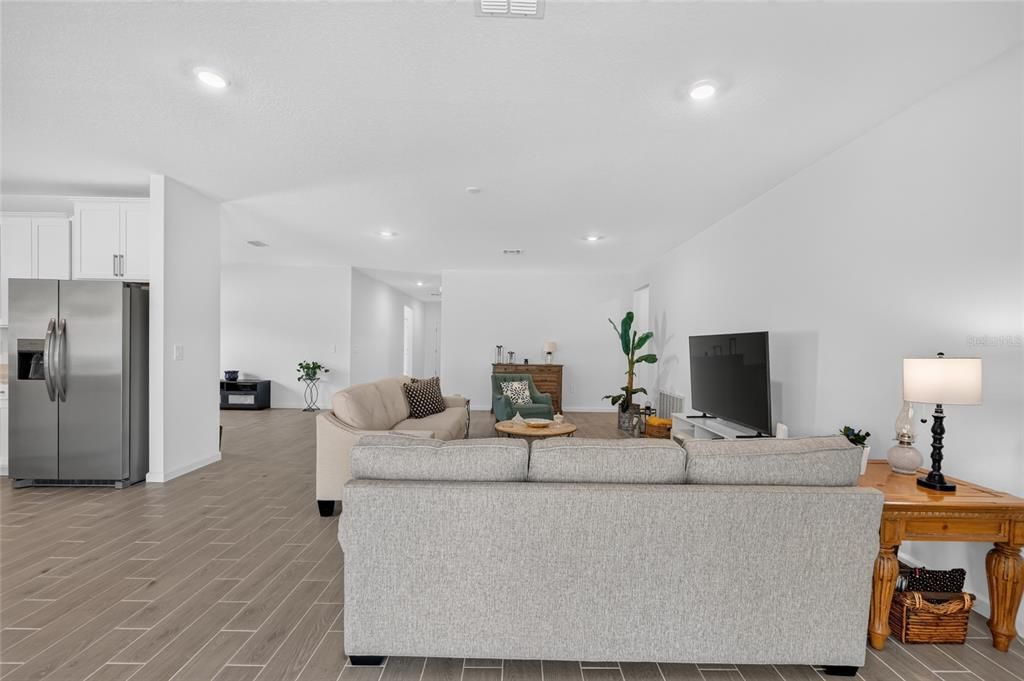 For Sale: $373,500 (4 beds, 3 baths, 2601 Square Feet)