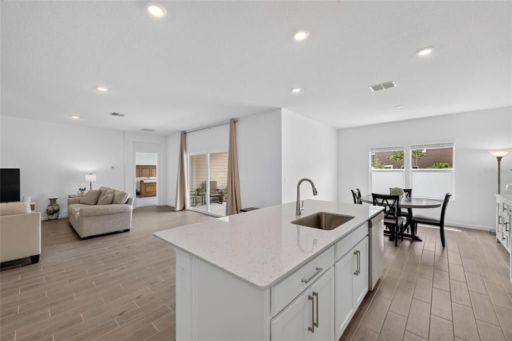 For Sale: $373,500 (4 beds, 3 baths, 2601 Square Feet)