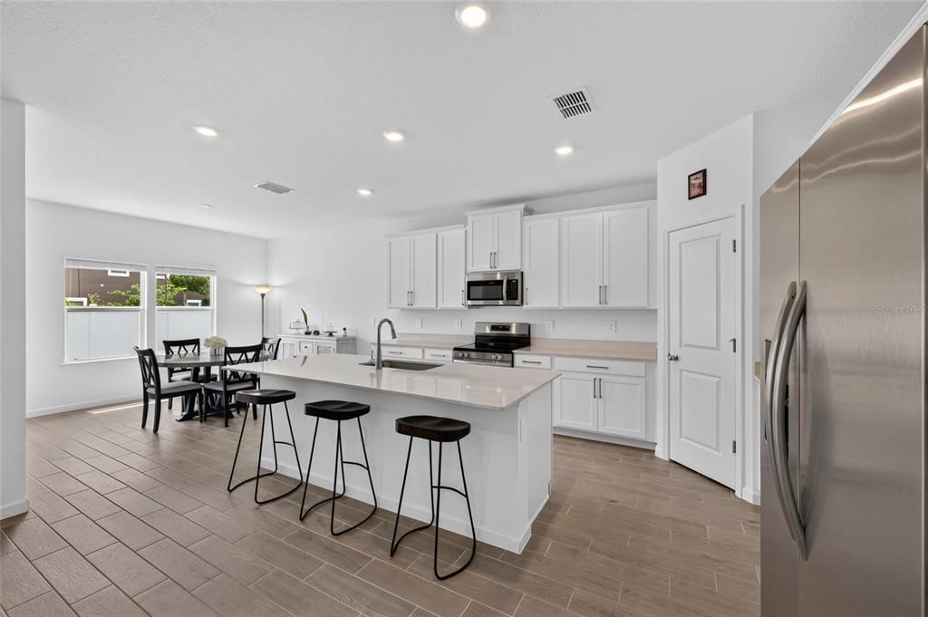 For Sale: $373,500 (4 beds, 3 baths, 2601 Square Feet)