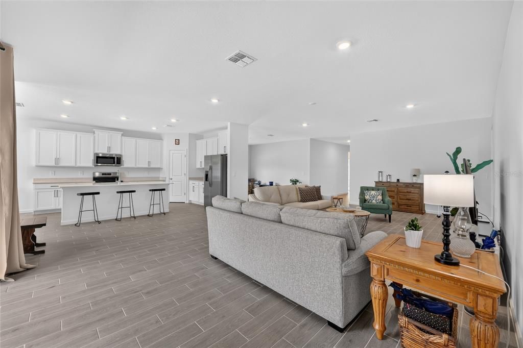 For Sale: $373,500 (4 beds, 3 baths, 2601 Square Feet)