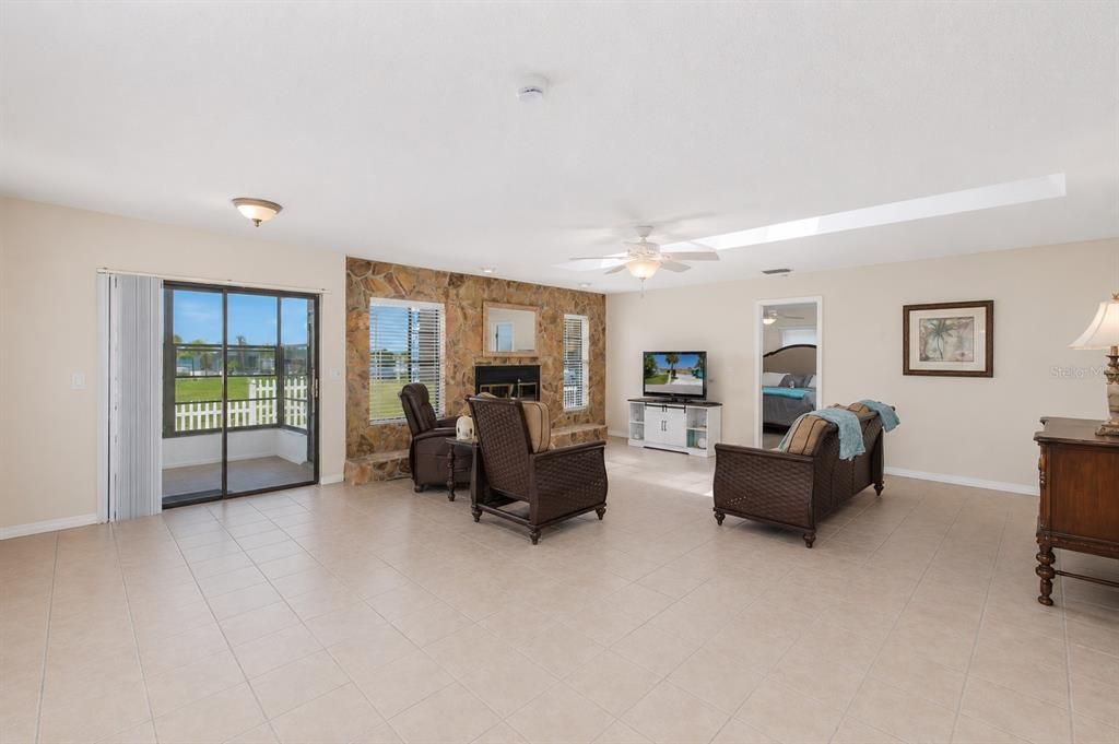 На продажу: $579,000 (3 спален, 3 ванн, 2121 Квадратных фут)