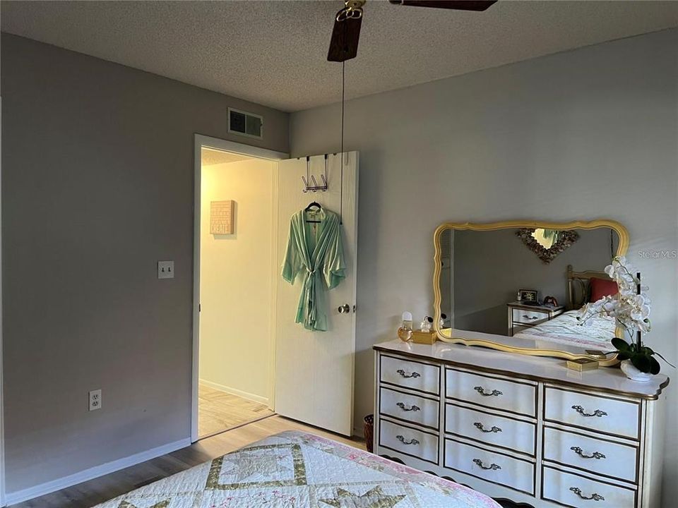 For Rent: $2,250 (2 beds, 1 baths, 795 Square Feet)