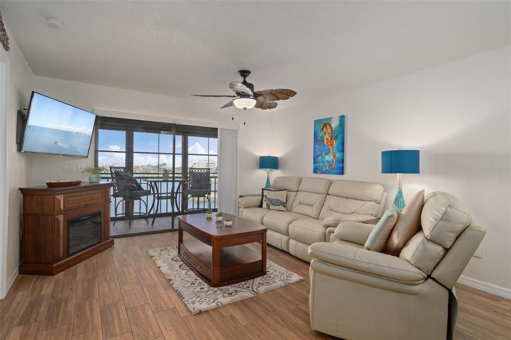 For Rent: $1,600 (2 beds, 2 baths, 1025 Square Feet)
