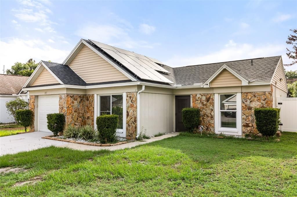 For Sale: $325,000 (3 beds, 2 baths, 1280 Square Feet)