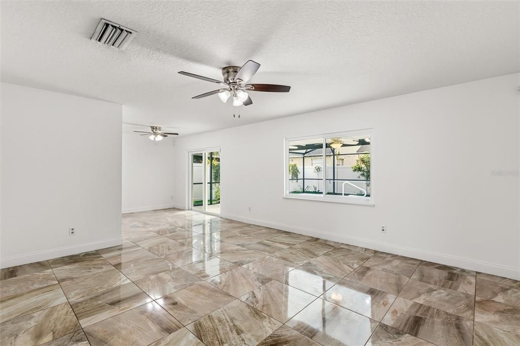 For Sale: $325,000 (3 beds, 2 baths, 1280 Square Feet)