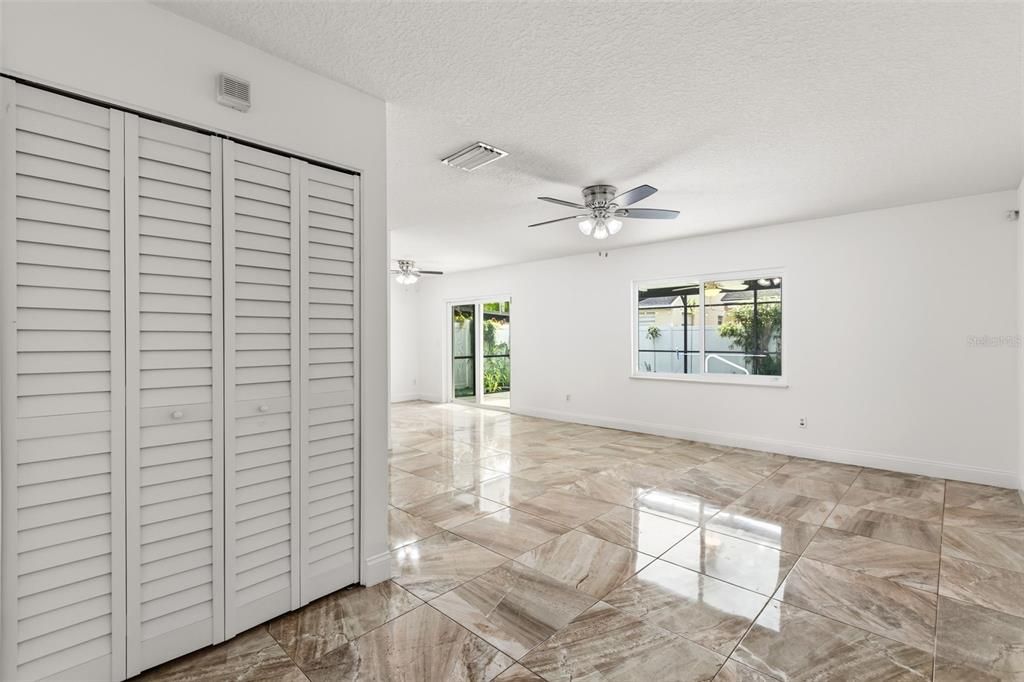 For Sale: $325,000 (3 beds, 2 baths, 1280 Square Feet)