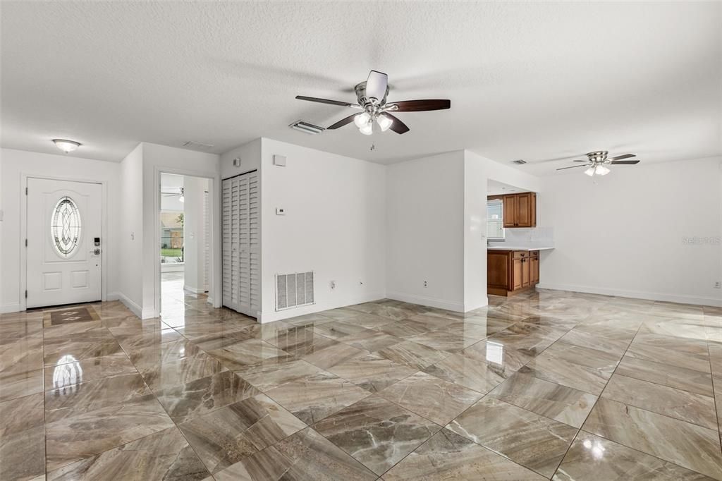 For Sale: $325,000 (3 beds, 2 baths, 1280 Square Feet)