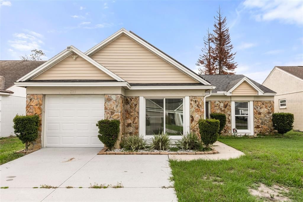 For Sale: $325,000 (3 beds, 2 baths, 1280 Square Feet)