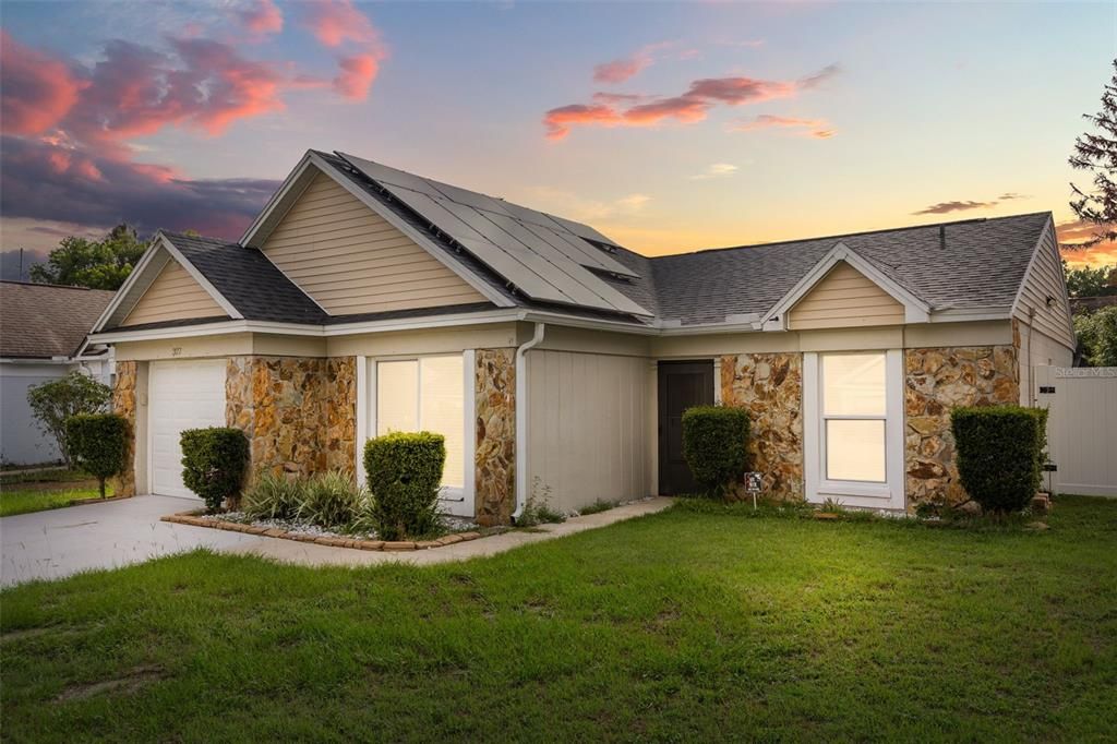 For Sale: $325,000 (3 beds, 2 baths, 1280 Square Feet)