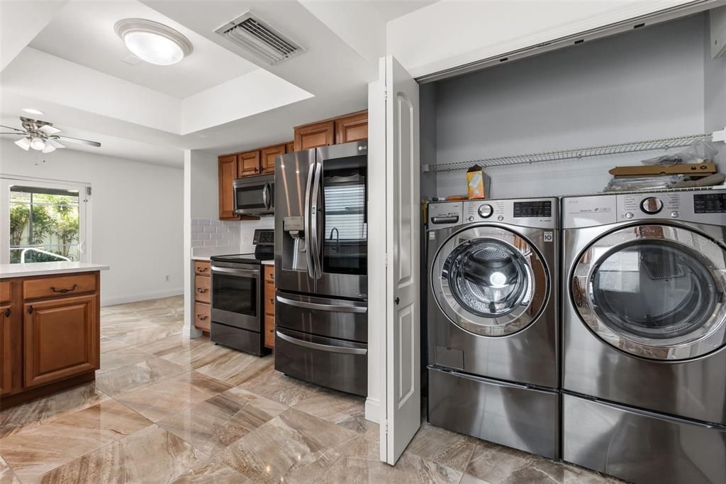 For Sale: $325,000 (3 beds, 2 baths, 1280 Square Feet)