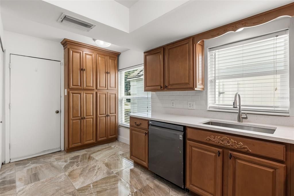 For Sale: $325,000 (3 beds, 2 baths, 1280 Square Feet)