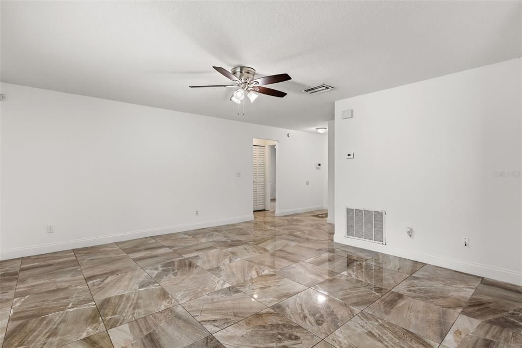 For Sale: $325,000 (3 beds, 2 baths, 1280 Square Feet)