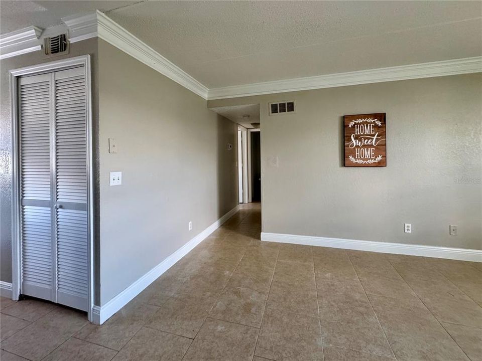 For Sale: $139,000 (2 beds, 1 baths, 702 Square Feet)