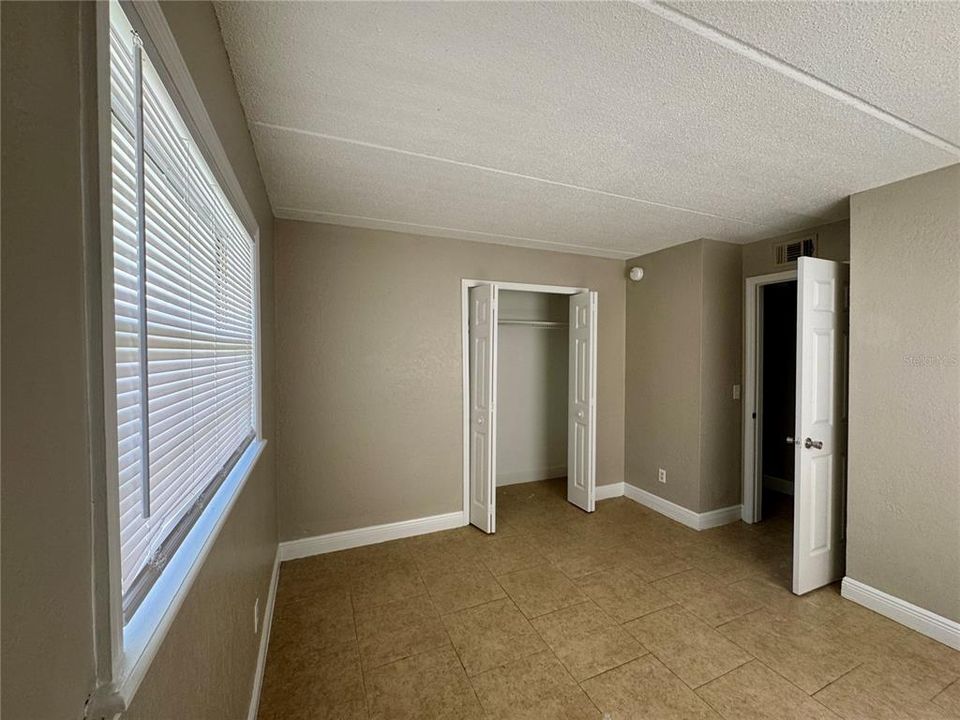 For Sale: $139,000 (2 beds, 1 baths, 702 Square Feet)